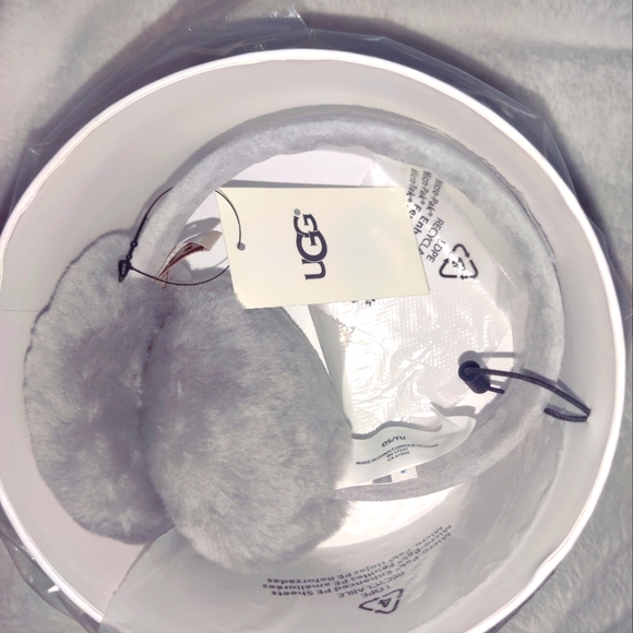 NWT UGG earmuffs - Picture 3 of 3